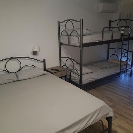 Vrasná Villa Giannis Apartments מראה חיצוני תמונה