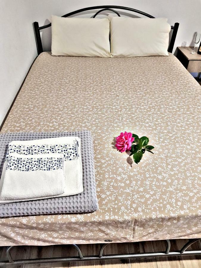 Vrasná Villa Giannis Apartments מראה חיצוני תמונה